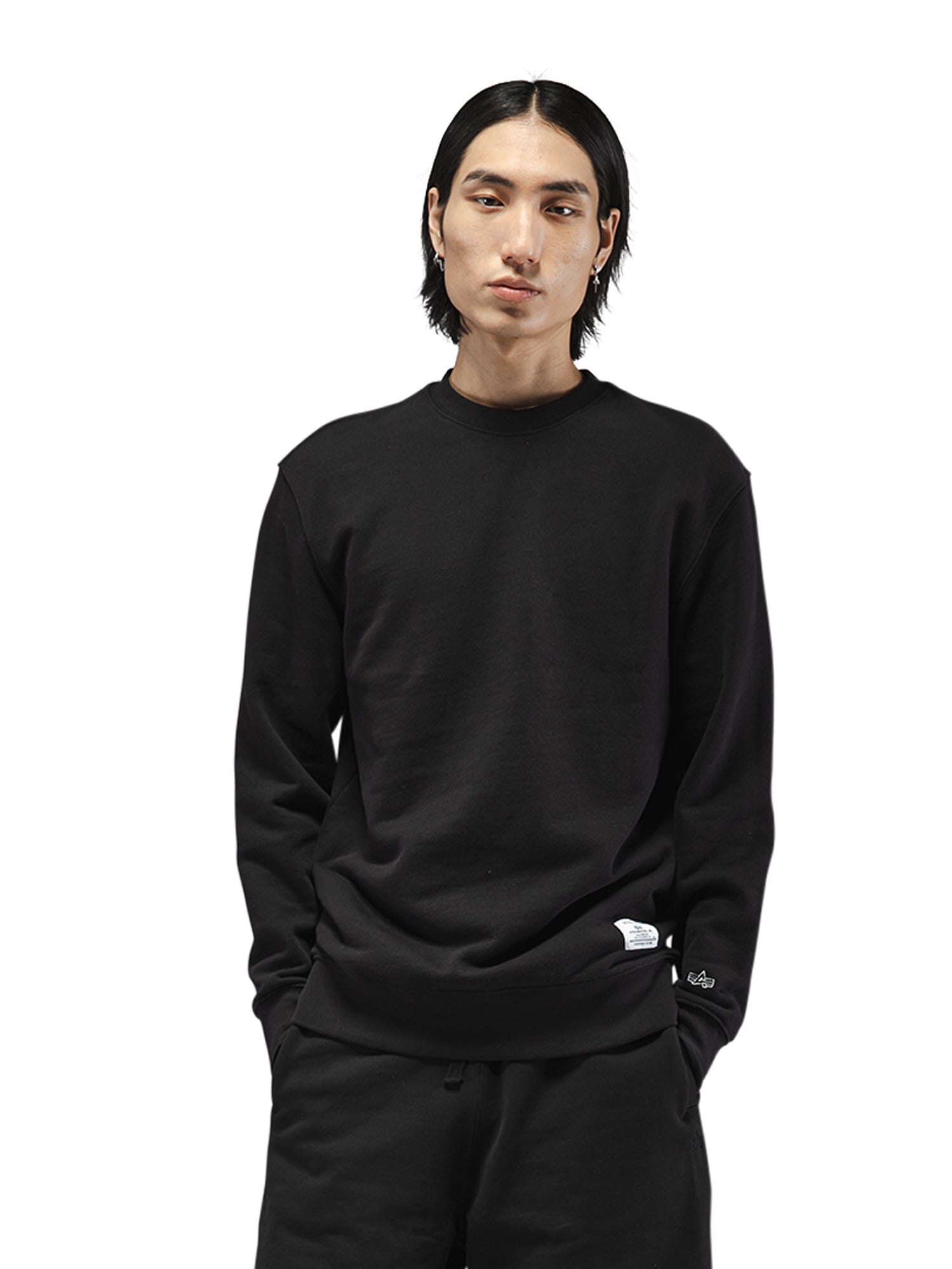 Alpha Industries Essential French Terry Crewneck Gen II in black, cotton material, ribbed cuffs and hem.