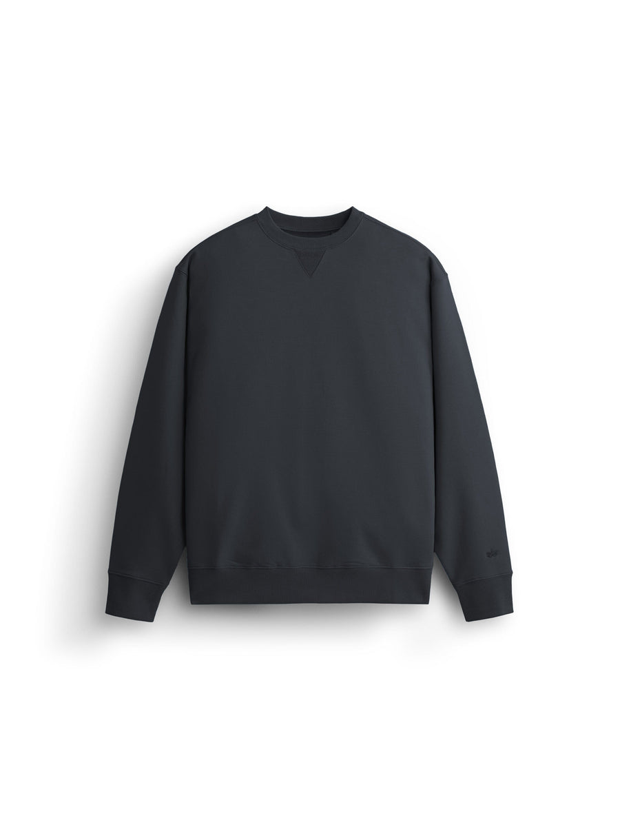Essential French Terry Crewneck Gen II Alpha Industries, black French terry cotton sweatshirt with long sleeves, ribbed cuffs and hem, subtle Alpha logo.
