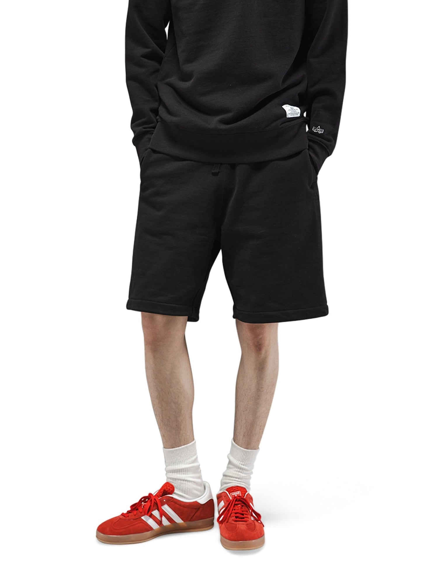 Alpha Industries Essential French Terry Short, black, French terry material, elastic waistband, side pockets.