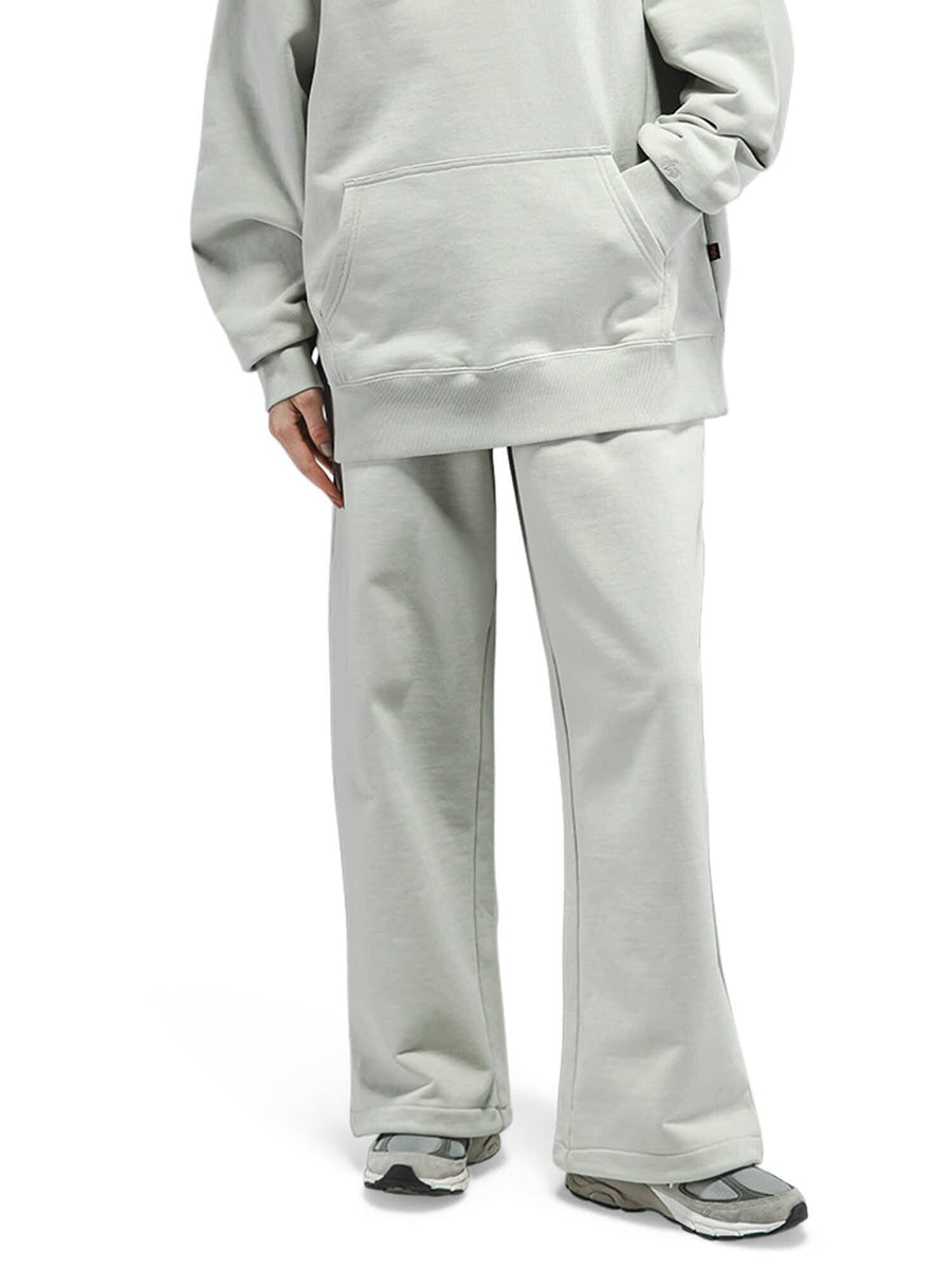 Alpha Industries Essential French Terry Sweatpant, light gray French terry sweatshirt, gray sneakers.