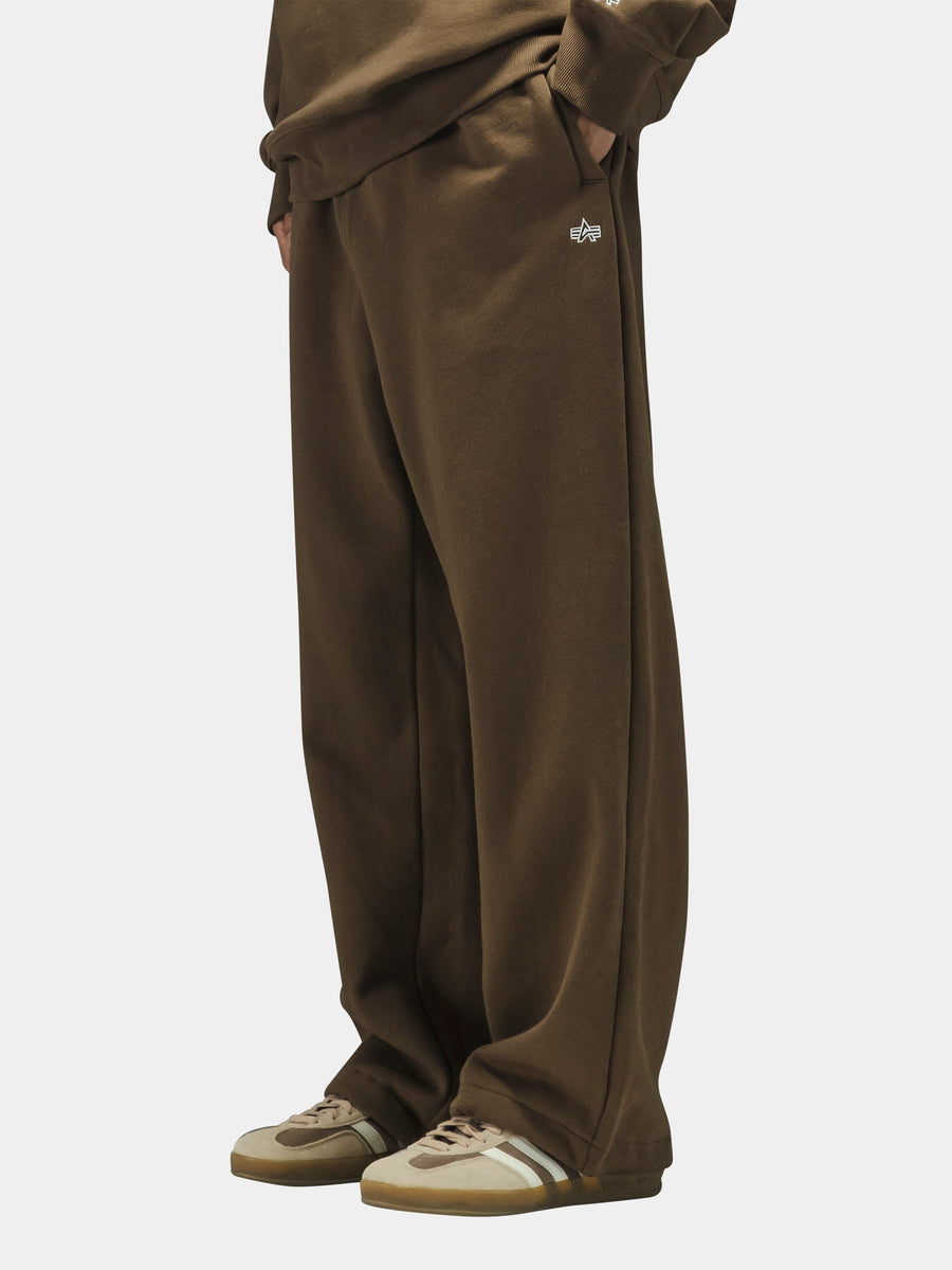 Alpha Industries Essential Sweatpants and sweatshirt in coordinated color, brown and beige sneakers.
