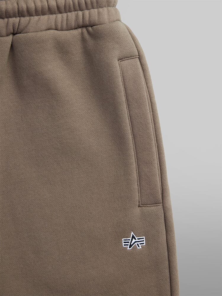Alpha Industries Essential Sweatpants Coyote Brown elastic waistband, side pocket, small embroidered logo near pocket.