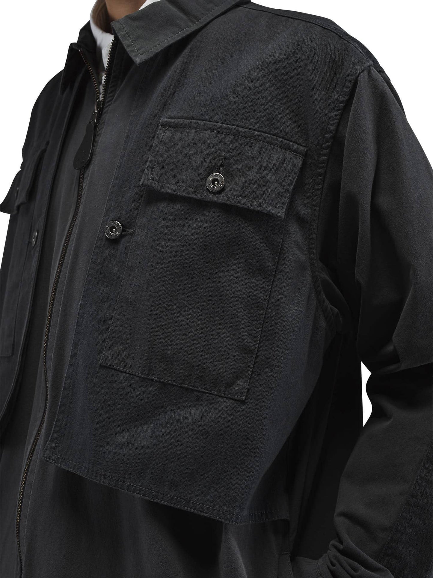 Alpha Industries LS P-44 Overshirt, dark utility jacket with two large chest pockets and hidden zip closure.