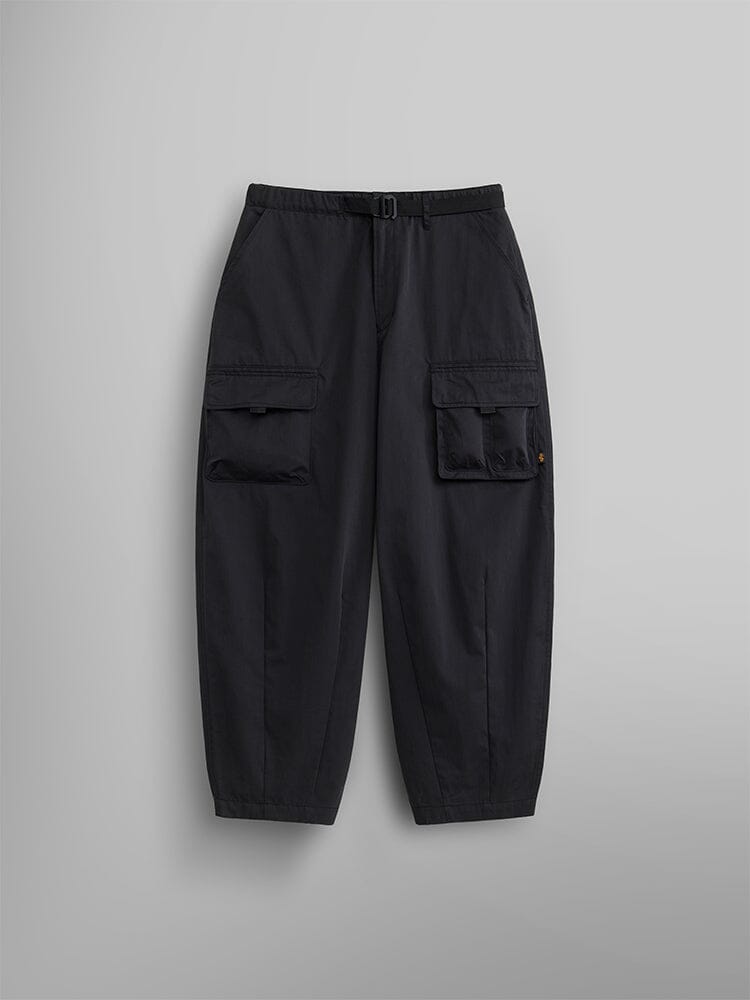 Alpha Industries｜TRAINING PANTS (27P MOD SHORT (MBM5500 ALPHA INDUSTRIES 27P Mod Short in Black | FWRD