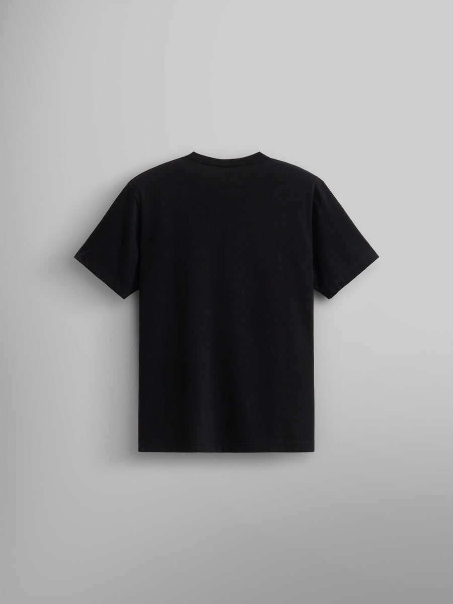 Alpha Industries Essential Tee in black, made of 100% cotton.