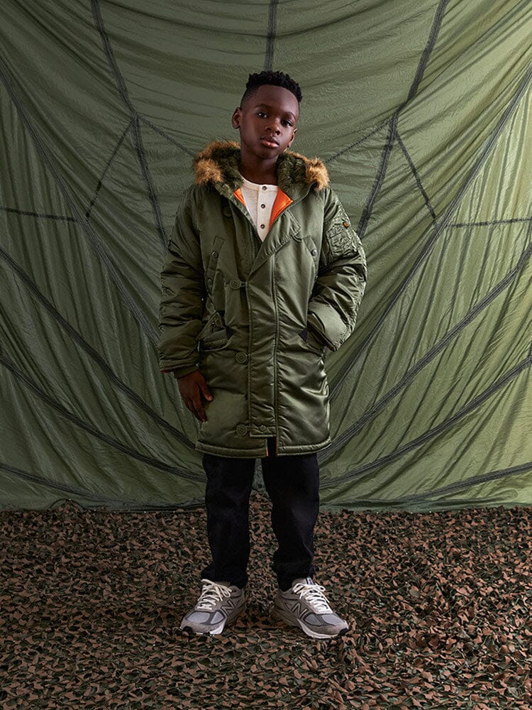 Alpha Industries N-3B Parka Youth, fur-lined hood, green color.