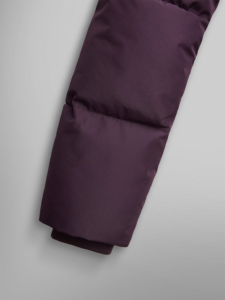 Alpha Industries Short Parka W, dark purple puffer jacket with ribbed knit cuffs and MA-1 details.