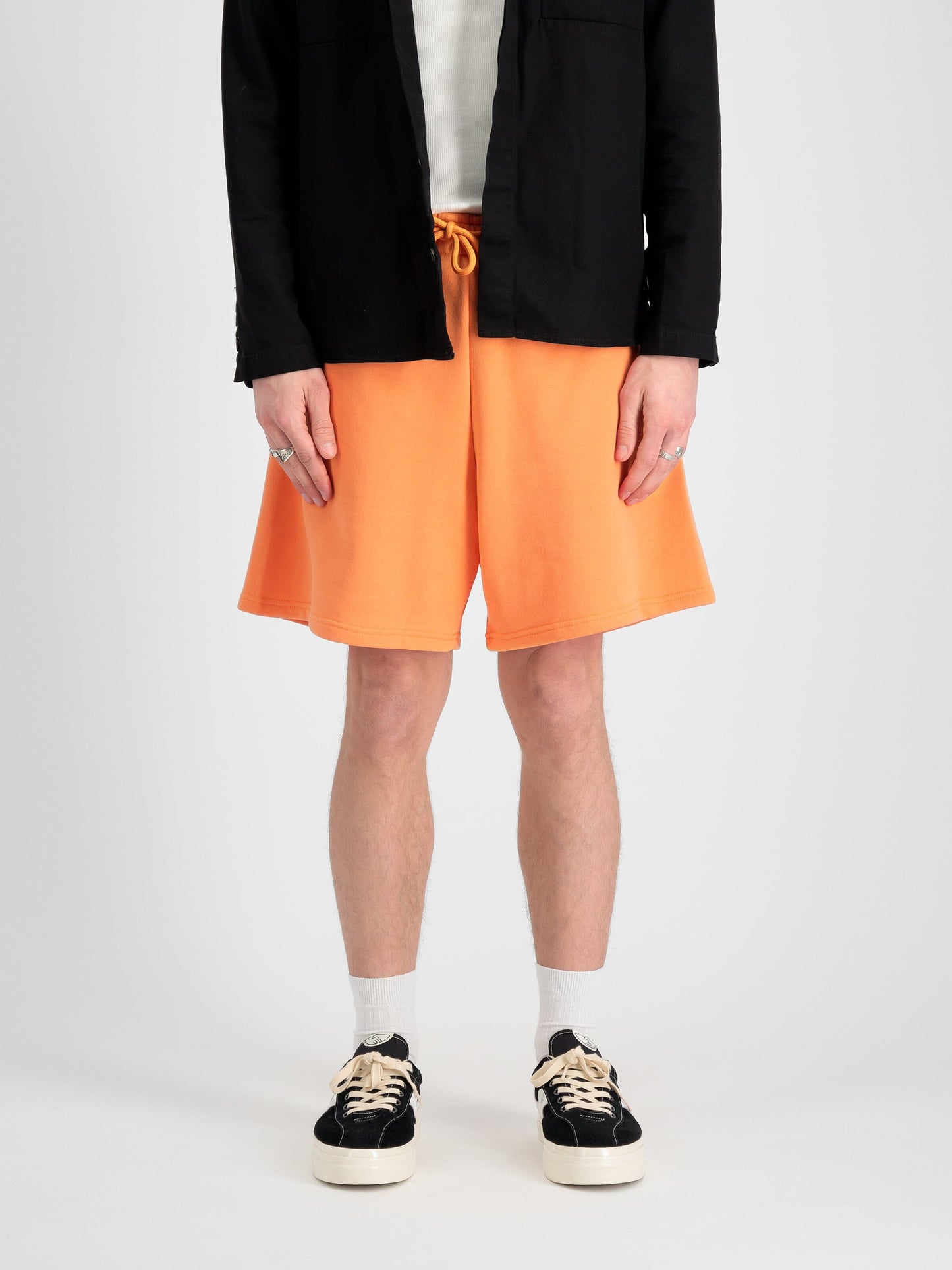 Alpha Essential Relaxed Short by Alpha Industries, black color, relaxed fit, elastic waistband, side pockets.
