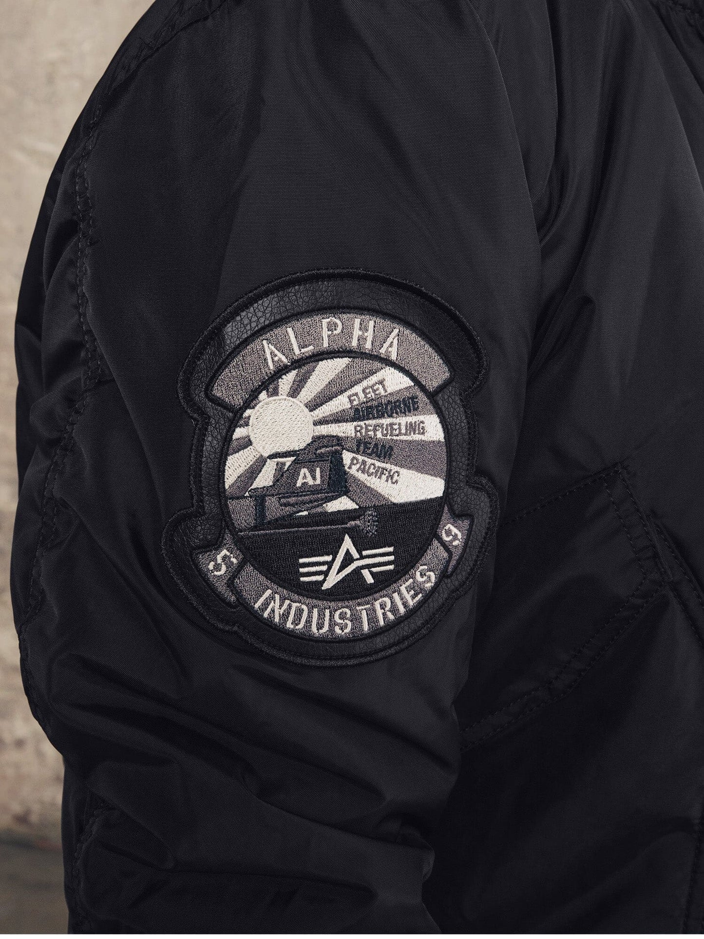 ENGINE JACKET OUTERWEAR Alpha Industries 