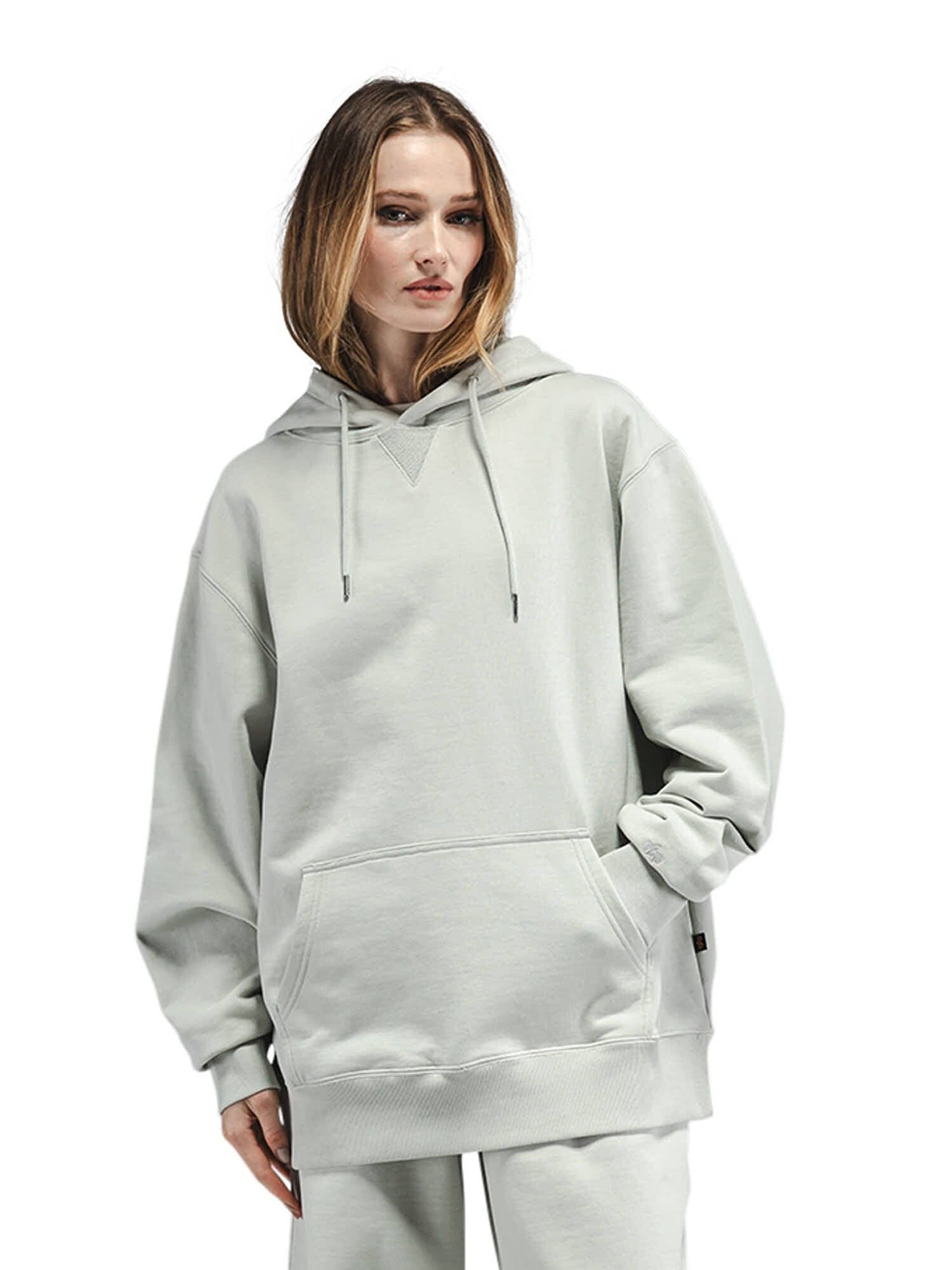 Alpha Industries Essential French Terry Hoodie Gen II, light gray, matching pants.