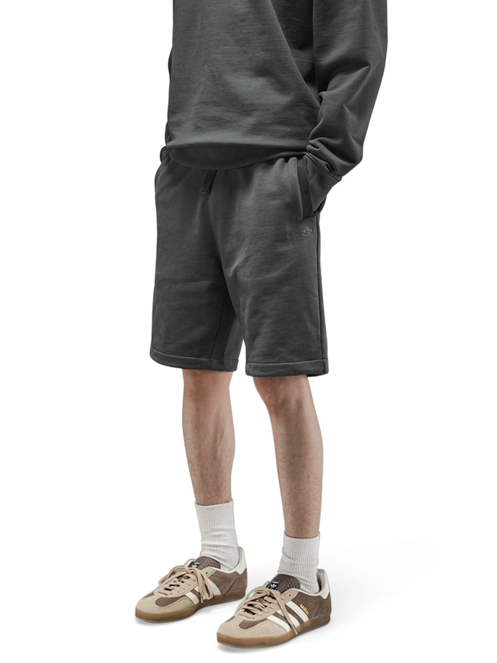Alpha Industries Essential French Terry Short, dark green, sweatshirt material.