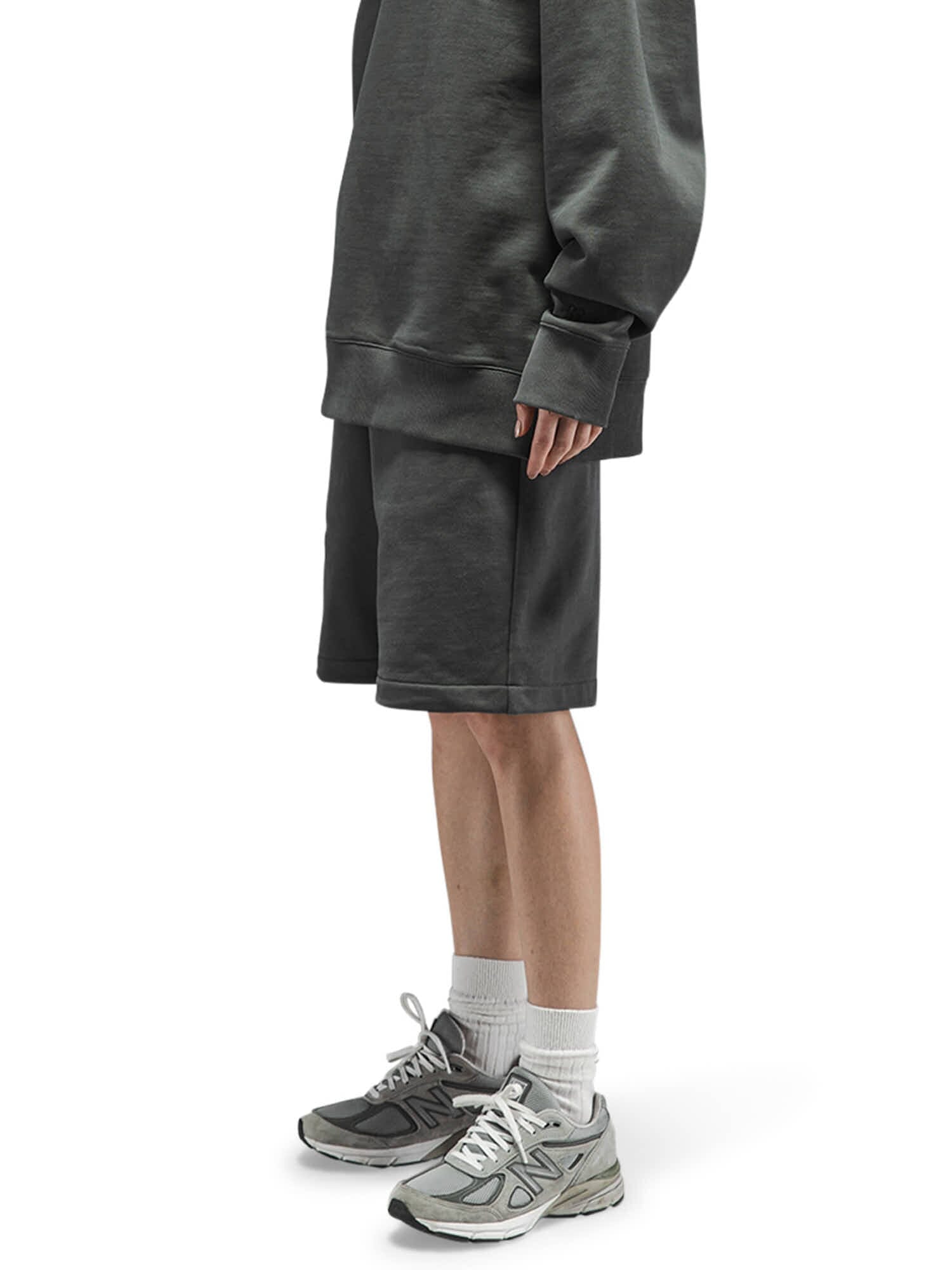Alpha Industries Essential French Terry Short, dark color, terry material, elastic waistband.