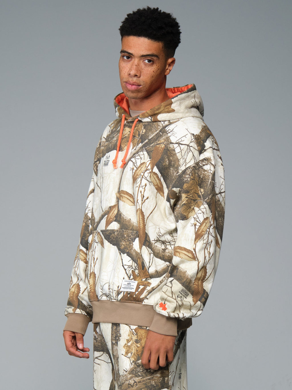 USE55500IN SNOW REALTREE CAMO