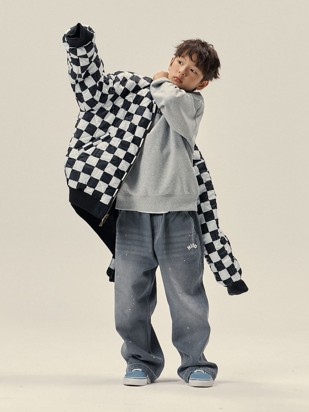 Hiro x Alpha YOUTH MA-1 - BlacKhaki model