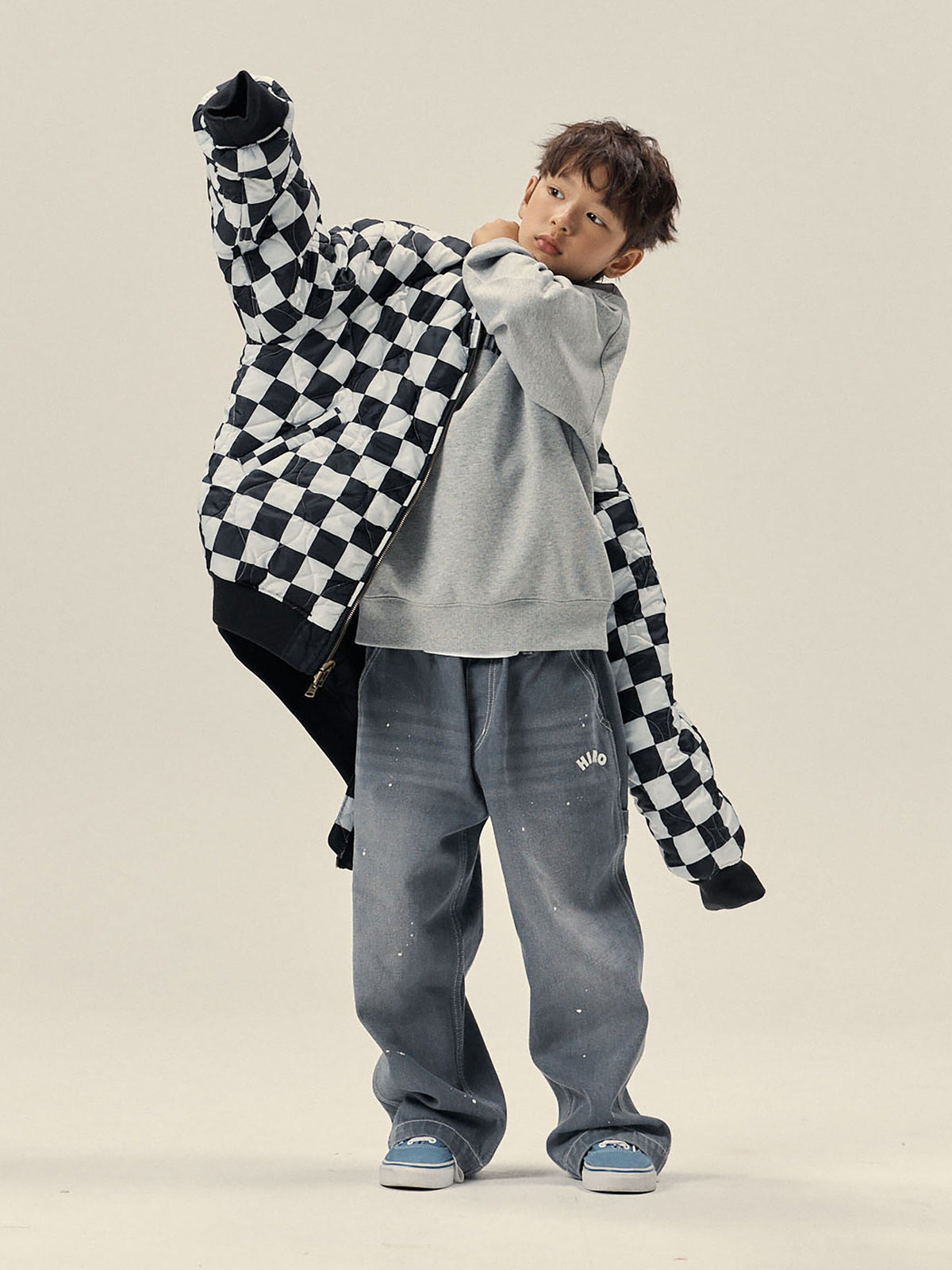 Hiro x Alpha YOUTH MA-1 - BlacKhaki model