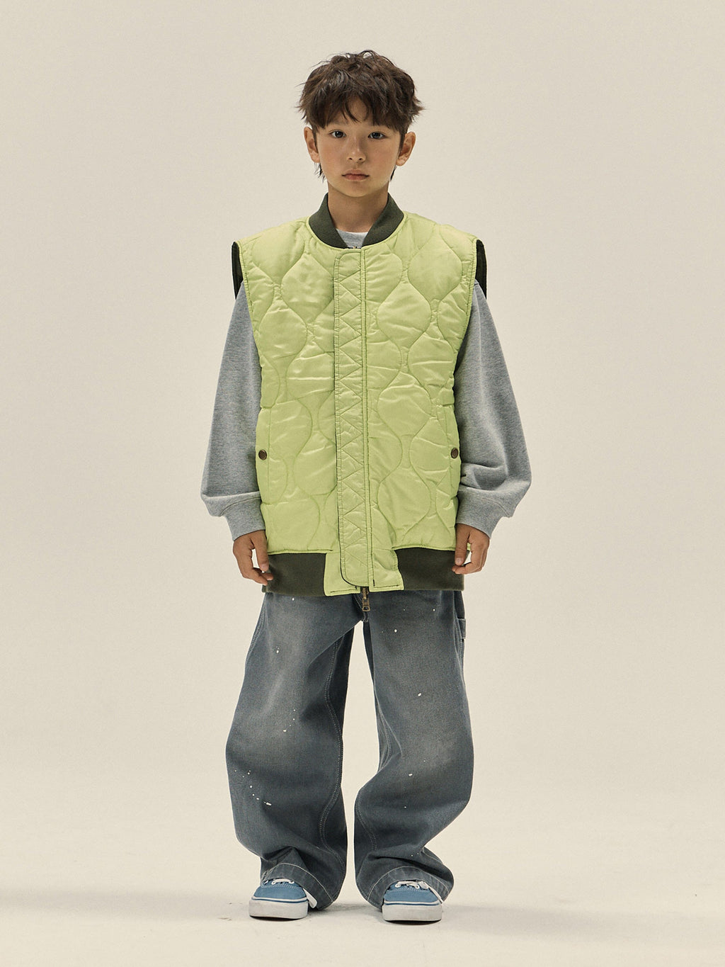 Hiro x Alpha YOUTH REVERSIBLE VEST - Khaki model