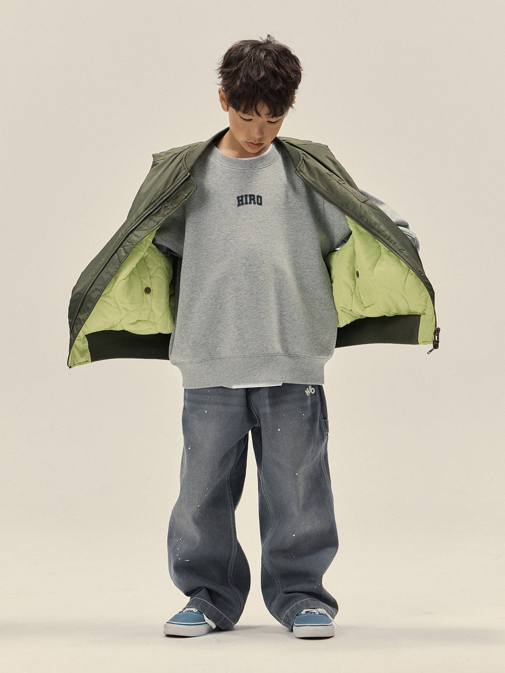 Hiro x Alpha YOUTH REVERSIBLE VEST - Khaki model