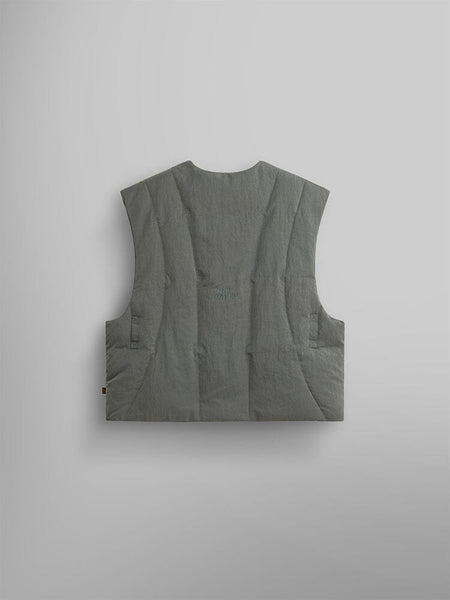 The Insulated Vest by Alpha Industries is a stylish sleeveless piece, made from water-resistant nylon with a textured look. Its boxy shape makes it perfect for layering. This chic vest also features responsible down fill to provide both warmth and style.
