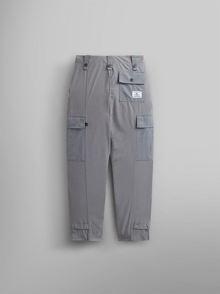 Alpha Industries Lightweight Trouser W cargo pants, gray garment-washed cotton, multiple pockets, button and zip closure, adjustable waistband.