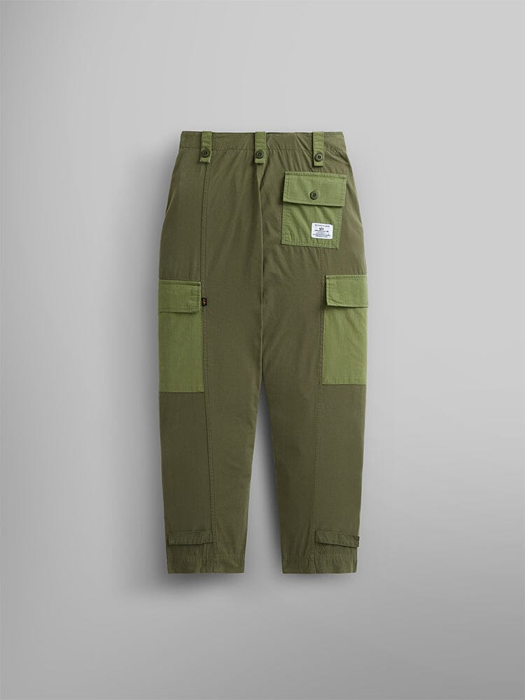 Alpha Industries Lightweight Trouser W, olive, high-waisted cargo pants, multiple pockets, contrast panels, adjustable waist tabs, garment-washed cotton.