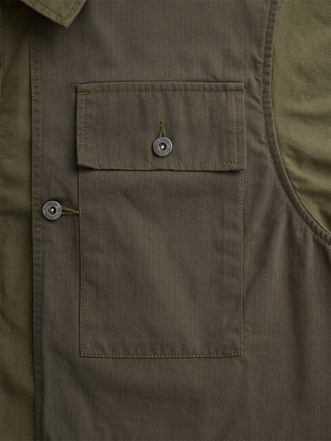 Alpha Industries LS P-44 Overshirt, olive green, sturdy fabric, chest pocket with button detail and functional outer pockets.