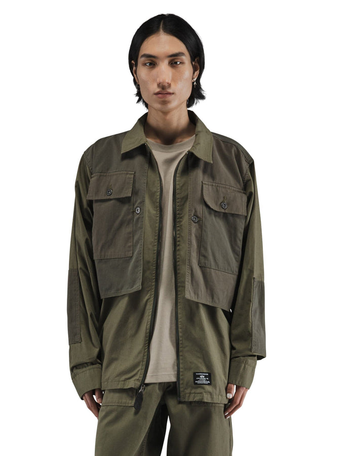 Alpha Industries LS P-44 Overshirt, olive green, large outer pockets, button closure, cotton material.