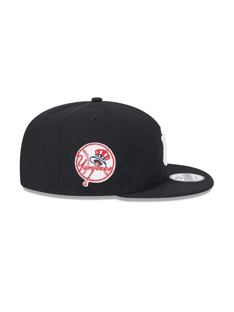 The New York Yankees x Alpha x New Era 950 Cap in black is an ideal choice for fans, showcasing the iconic New York Yankees team logo on the side.