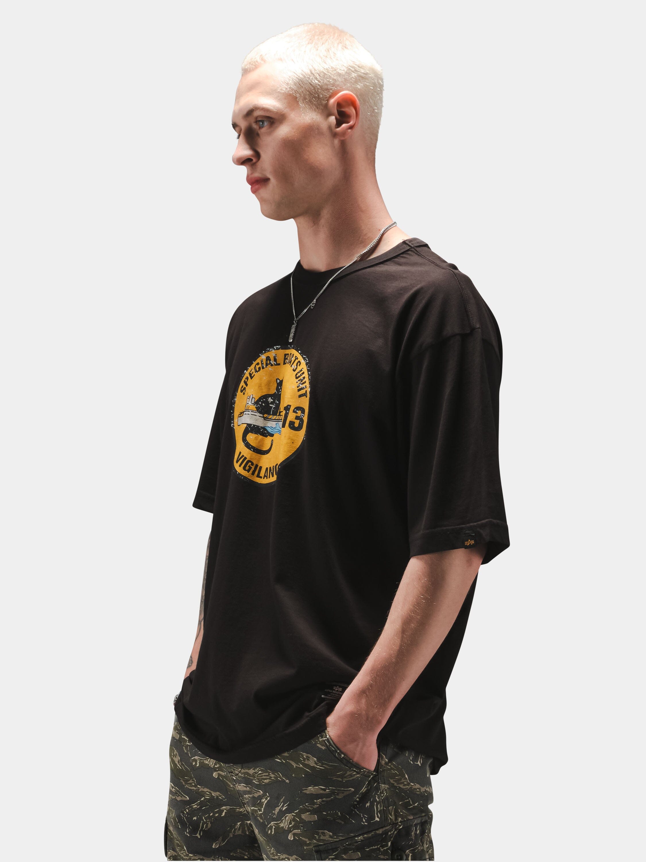 RELAXED BLACK CAT TEE TOPS Alpha Industries 