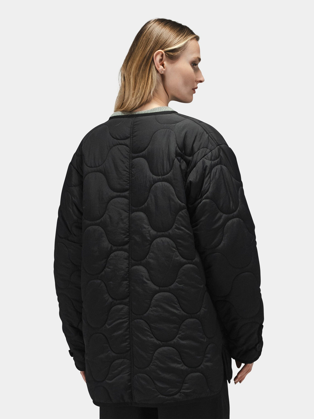 Alpha Industries Reversible Als/92 Mod Liner Womens, black quilted nylon ripstop jacket with wavy pattern.