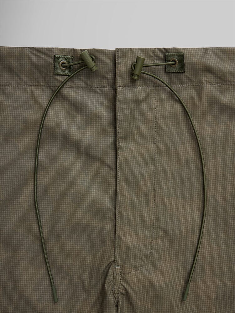 Alpha Industries Lightweight Parachute Pant in olive green, MA-1, drawstrings with plastic toggles, front seam, lightweight ripstop fabric.