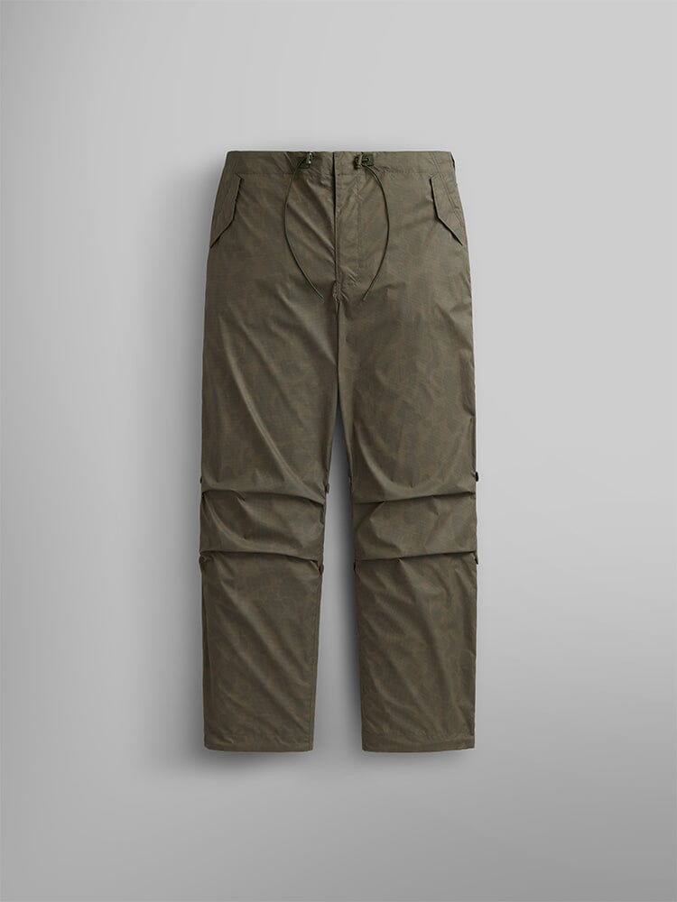 Alpha Industries Lightweight Parachute Pant MA-1 in Og-107 Green, straight-leg ripstop with drawstring waist and knee seams.