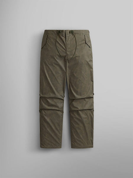 Alpha Industries Lightweight Parachute Pant MA-1 in Og-107 Green, straight-leg ripstop with drawstring waist and knee seams.