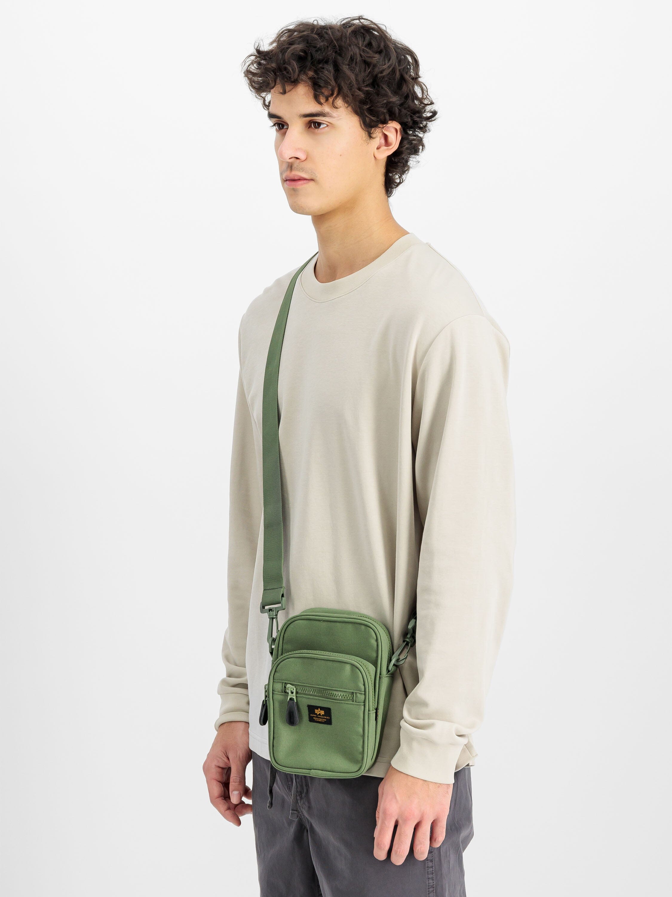 SMALL LABEL MESSENGER BAG BAG Alpha Industries 