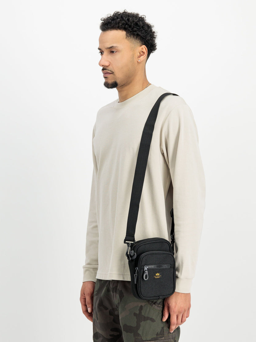 SMALL LABEL MESSENGER BAG BAG Alpha Industries 