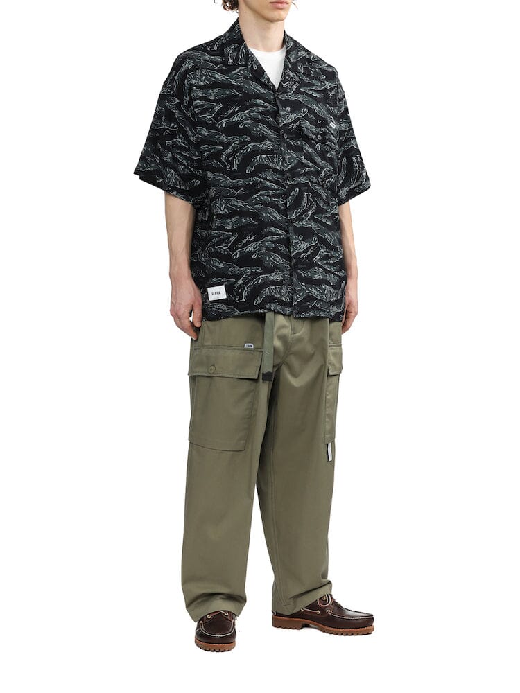 Unfrm Army Hawaii Shirt by Alpha Industries, olive green, button closure.