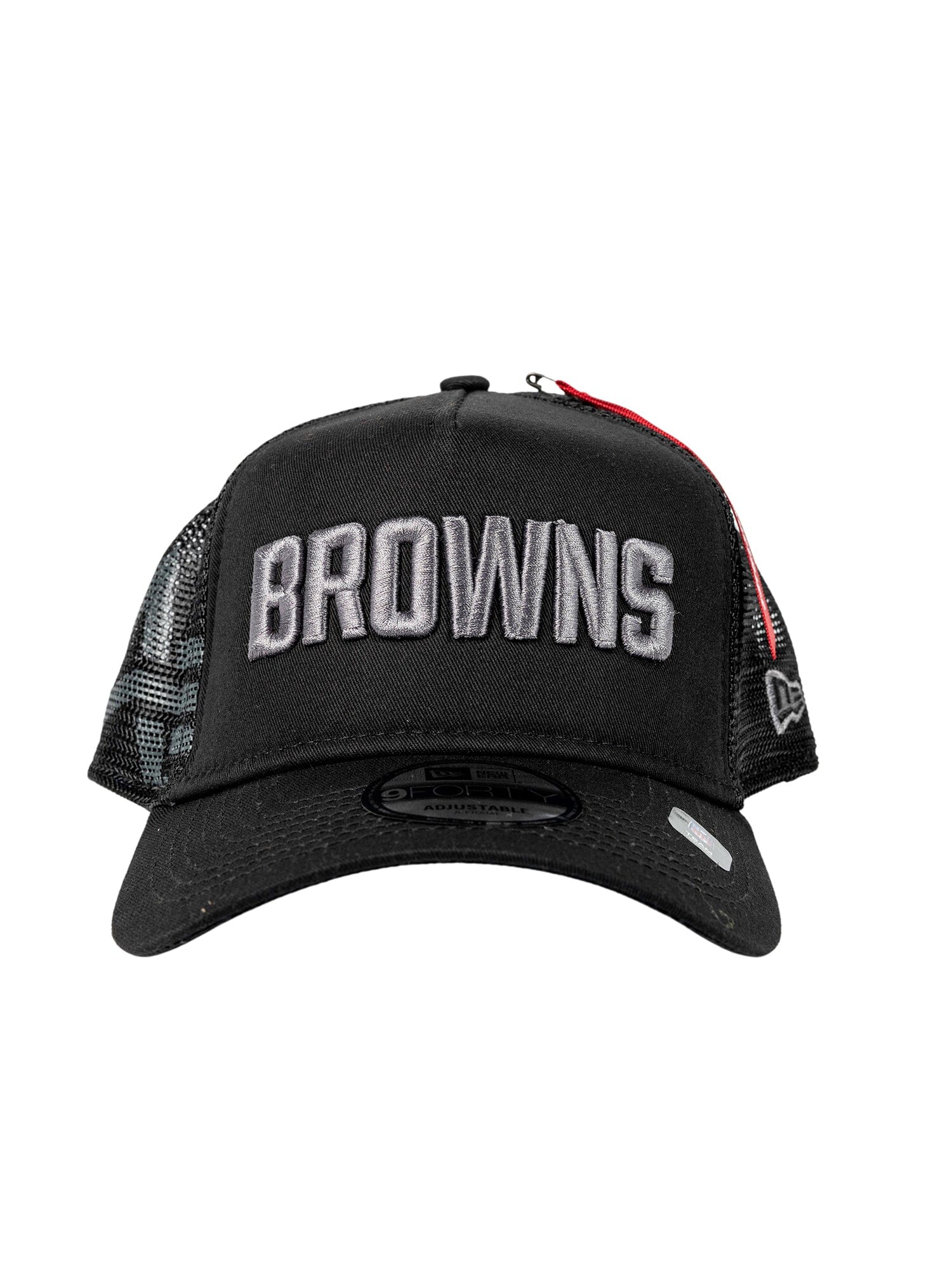 A Cleveland Browns x Alpha x New Era 940 Cap in Black, Branded by Alpha Industries / NE-NFL, Featuring "Browns" Embroidered in Gray on the Front.