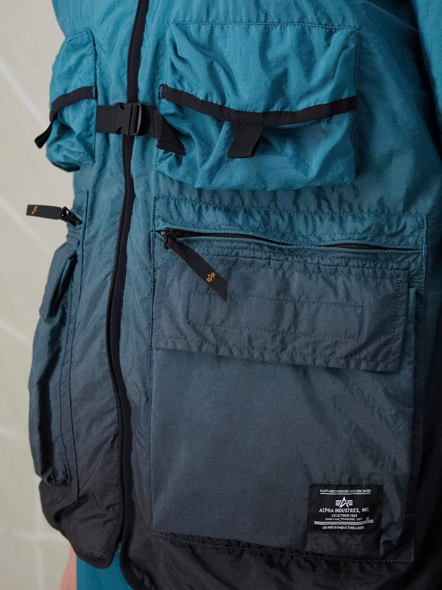 GRADIENT NASA WINDBREAKER OUTERWEAR Alpha Industries 