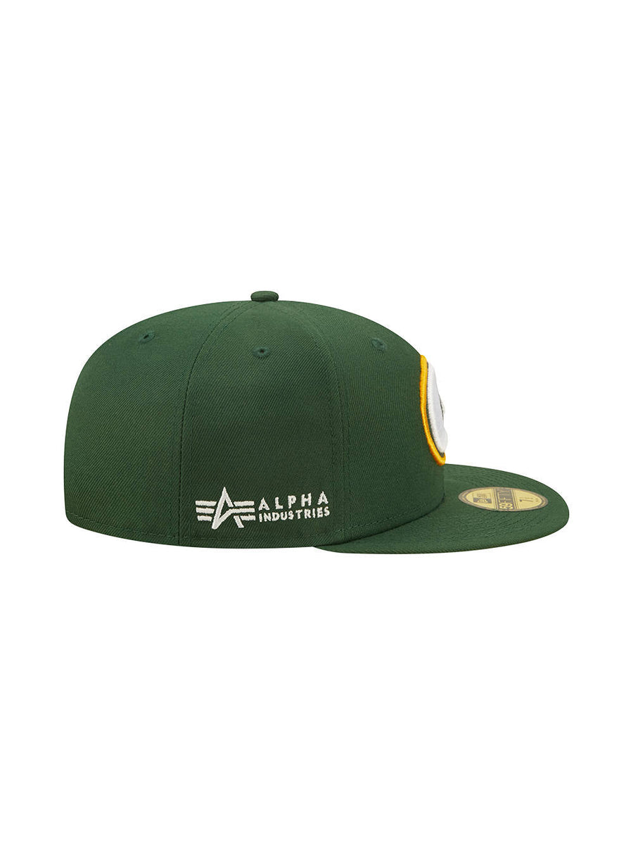 Green Bay Packers x Alpha x New Era 59FIFTY Fitted Cap featuring a flat brim and the embroidered logo of Alpha Industries in team colors on the side.