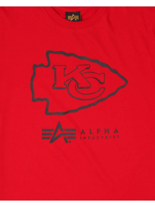 Red Kansas City Chiefs x Alpha x New Era t-shirt showcasing a striking team logo with "Alpha Industries" text below, elegantly highlighted by a twill applique.