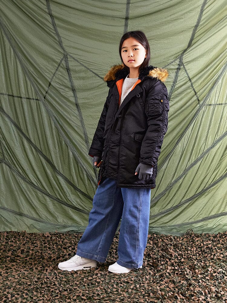 Alpha Industries N-3b Parka Youth, black, water-resistant, fur-trimmed hood.